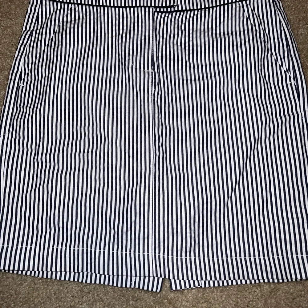 Tommy Hilfiger Black & White Striped Skirt size 2 - Picture 5 of 11